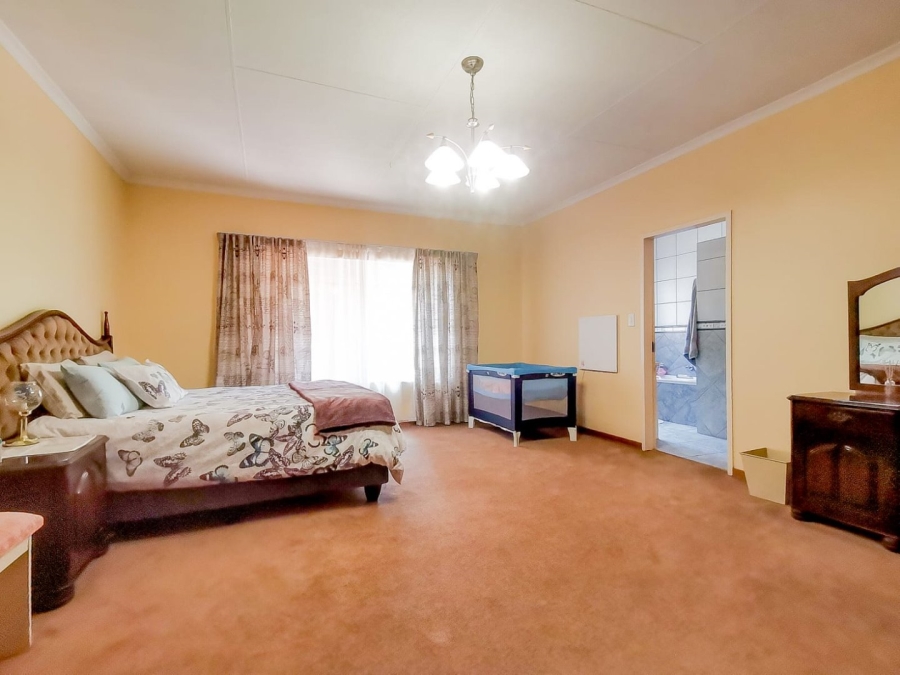 7 Bedroom Property for Sale in Parklands Western Cape